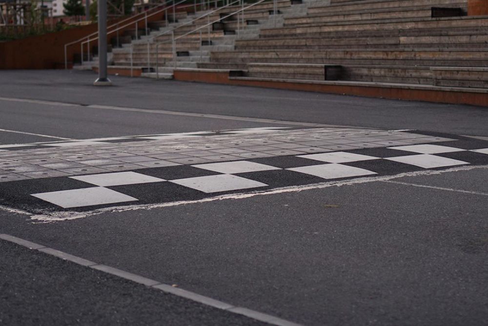 Vägmarkeringar som styr trafiken och skapar tryggare miljöer