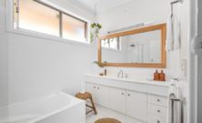 Badrumsskåp – funktionell förvaring med stil