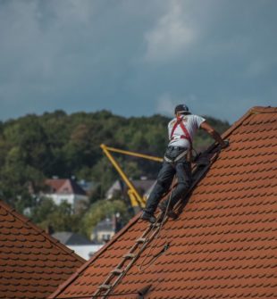Takläggare  kunskap, kvalitet och trygghet över huvudet