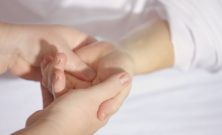 Osteopati i Stockholm: Närvaro, beröring och helhetssyn på hälsa