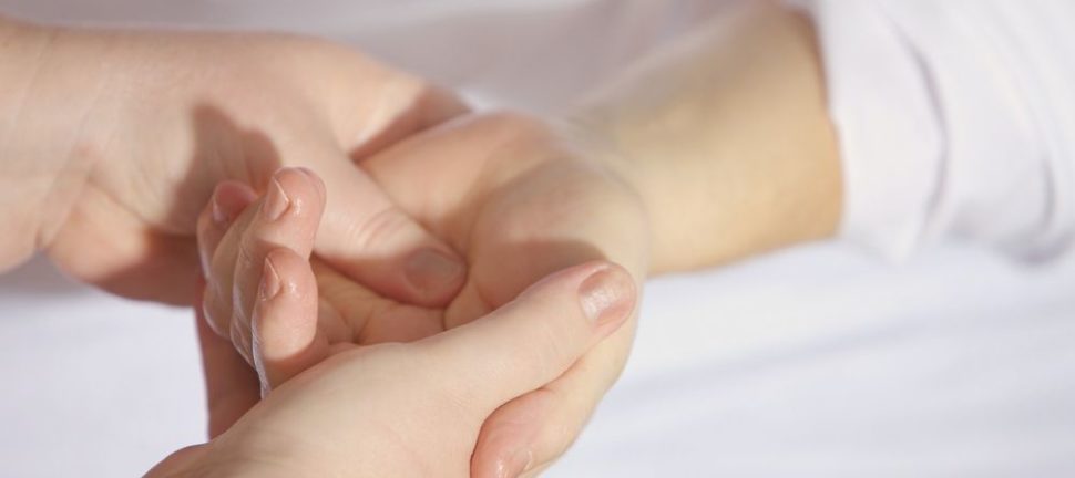 Osteopati i Stockholm: Närvaro, beröring och helhetssyn på hälsa
