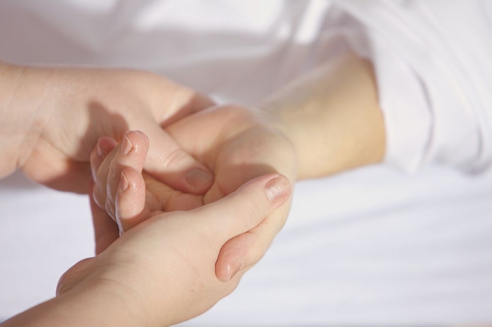Osteopati i Stockholm: Närvaro, beröring och helhetssyn på hälsa
